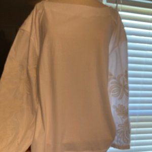 Blouse with embroidered sleeves